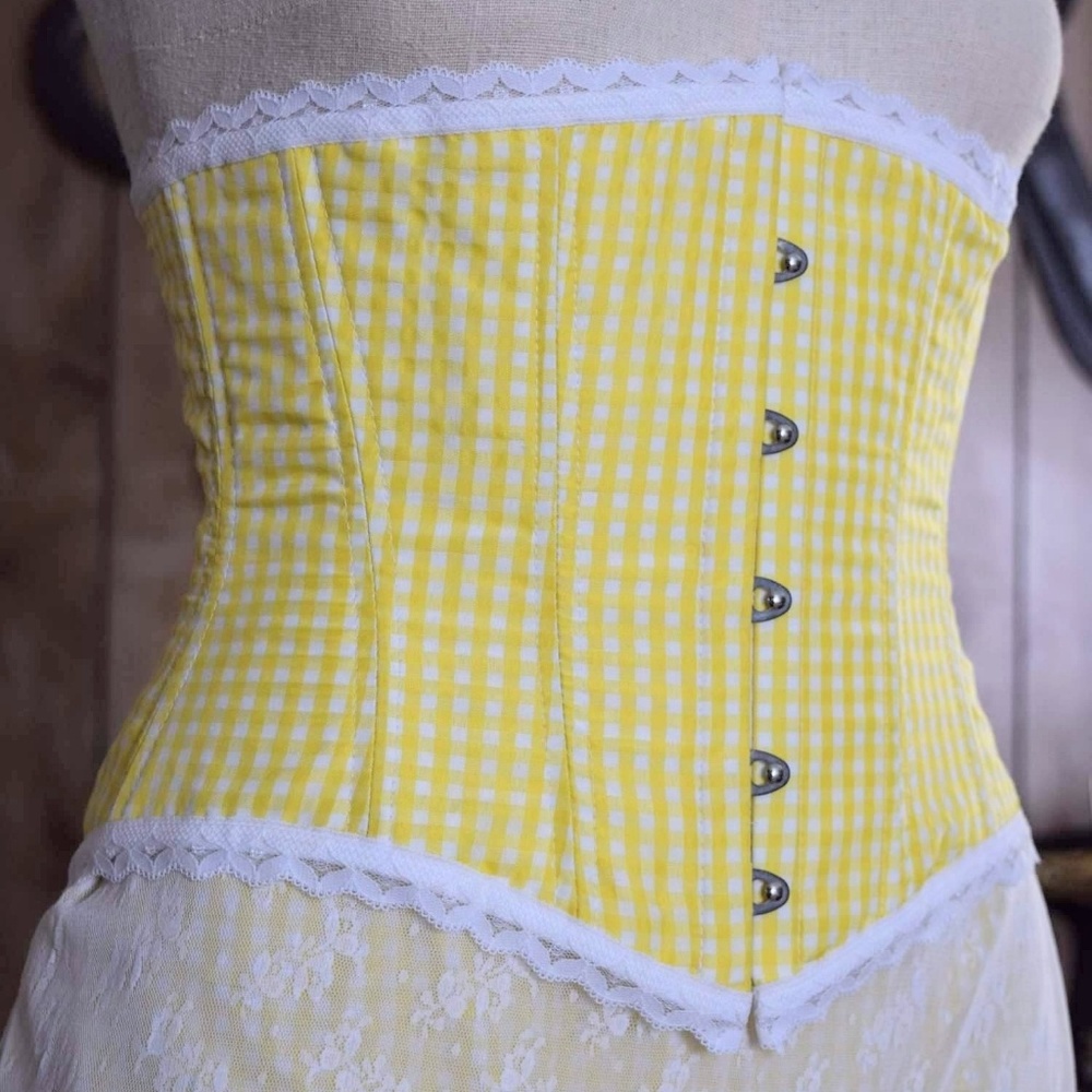 Underbust Corset with Tier Skirt - Picture 3 of 8